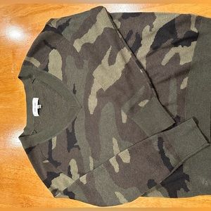 Evereve, v neck camo sweater